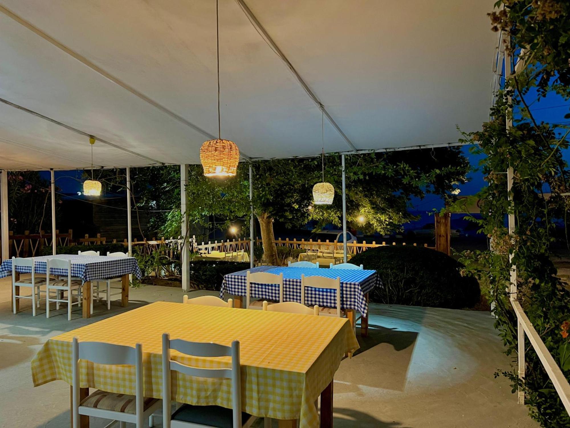 Garden Villa Naza Piqeras Exterior photo
