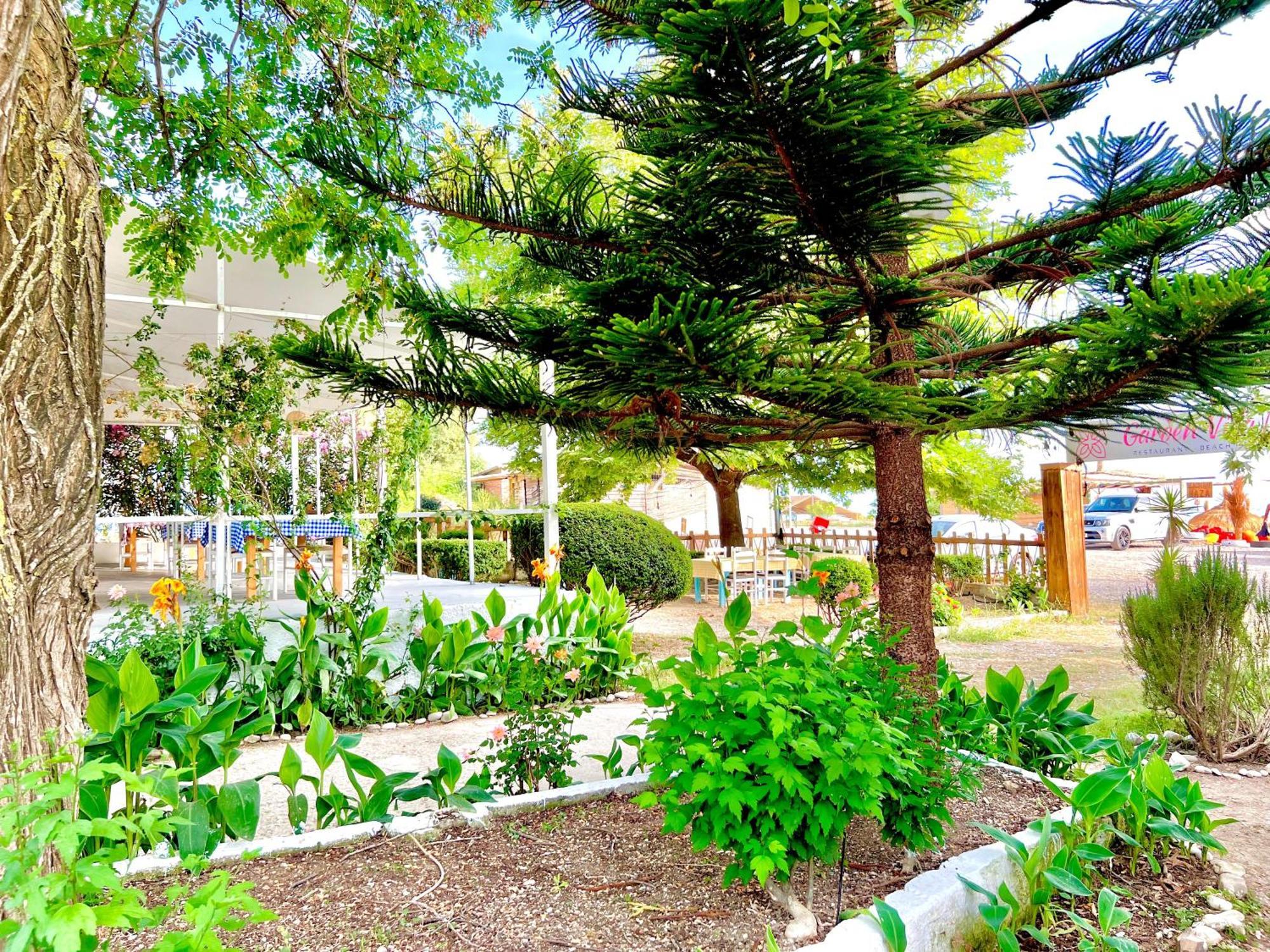 Garden Villa Naza Piqeras Exterior photo